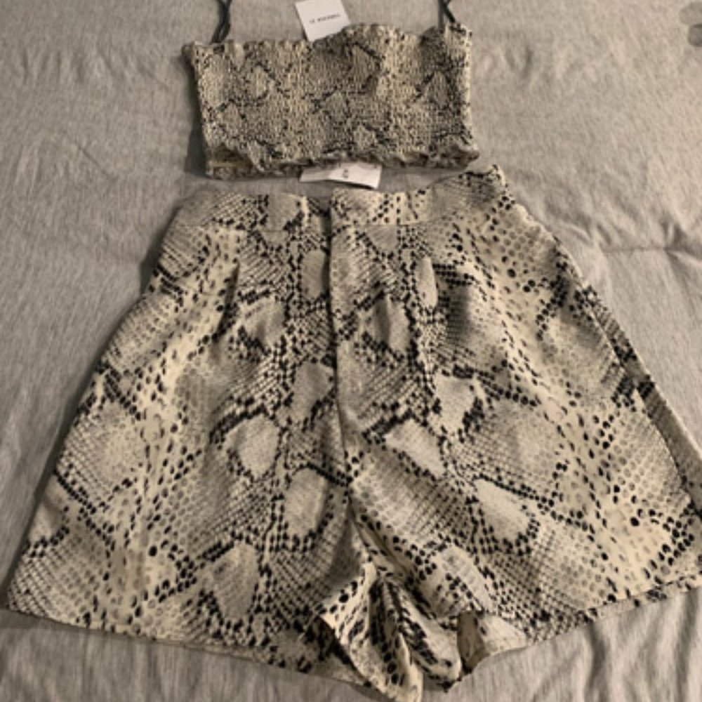 XS Womans snakeskin pattern short set